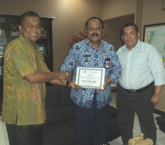 Hari Pahlawan Diwarnai dengan Sumbangan kepada Perserang