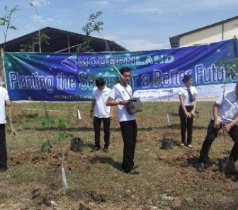 Modernland Mengajak Peserta MT Menanam Pohon