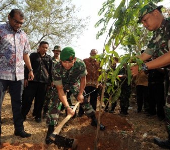 Karya Bakti Modernland dan TNI